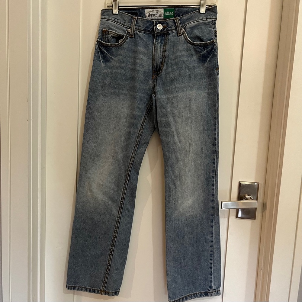 Aeropostale Women's Essex Straight Leg Jeans. Size 28x30. Light/Medium Wash.
